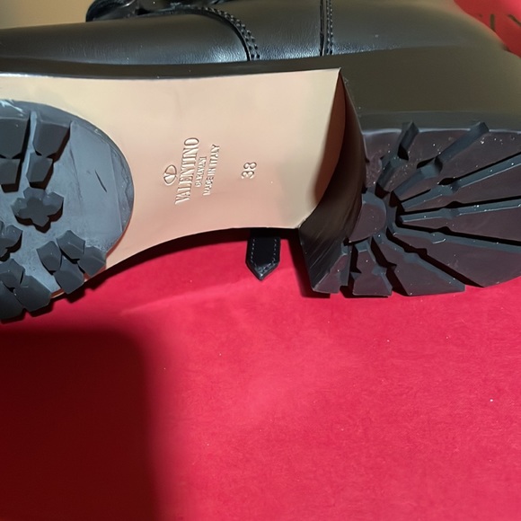 NIB Authentic Valentino Leather Moto Boots, size 38(8) - Picture 8 of 9